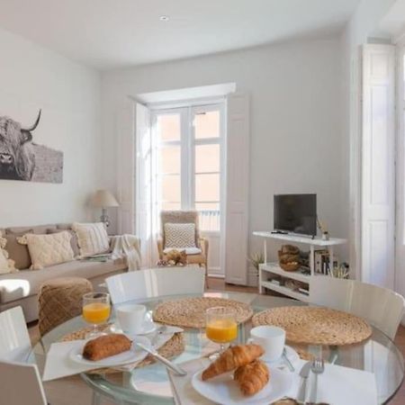 Chic Casa Cathedral At Calle Fresca 2-Bedroom Apartment In Malaga City Center Εξωτερικό φωτογραφία