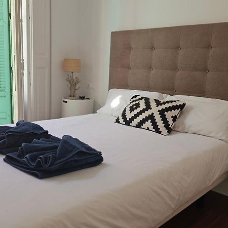 Chic Casa Cathedral At Calle Fresca 2-Bedroom Apartment In Malaga City Center Εξωτερικό φωτογραφία