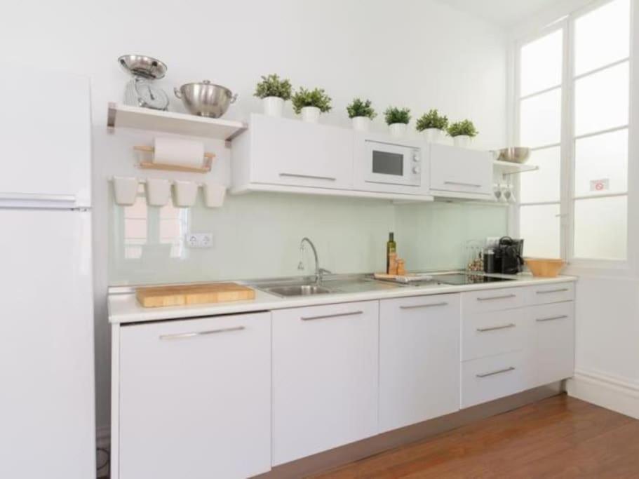 Chic Casa Cathedral At Calle Fresca 2-Bedroom Apartment In Malaga City Center Εξωτερικό φωτογραφία