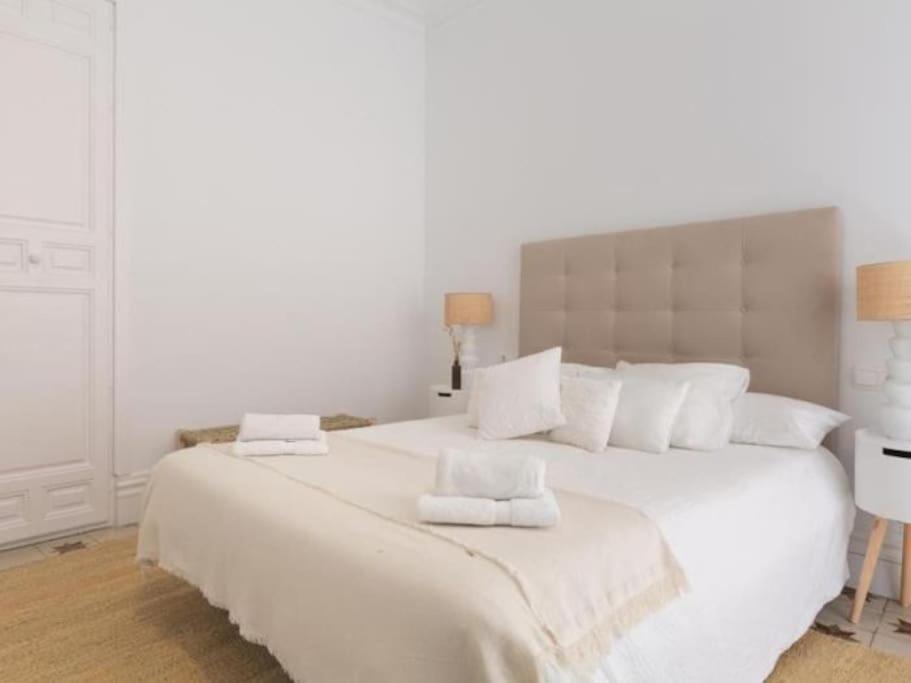 Chic Casa Cathedral At Calle Fresca 2-Bedroom Apartment In Malaga City Center Εξωτερικό φωτογραφία