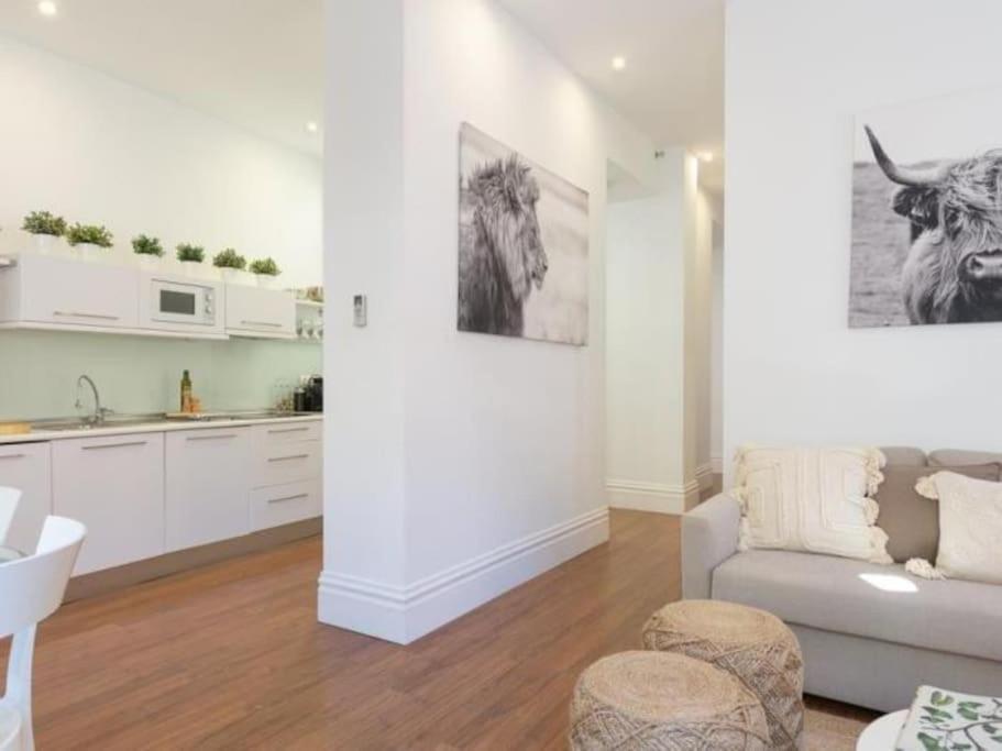 Chic Casa Cathedral At Calle Fresca 2-Bedroom Apartment In Malaga City Center Εξωτερικό φωτογραφία