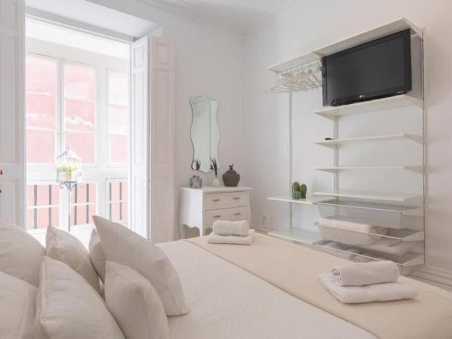 Chic Casa Cathedral At Calle Fresca 2-Bedroom Apartment In Malaga City Center Εξωτερικό φωτογραφία