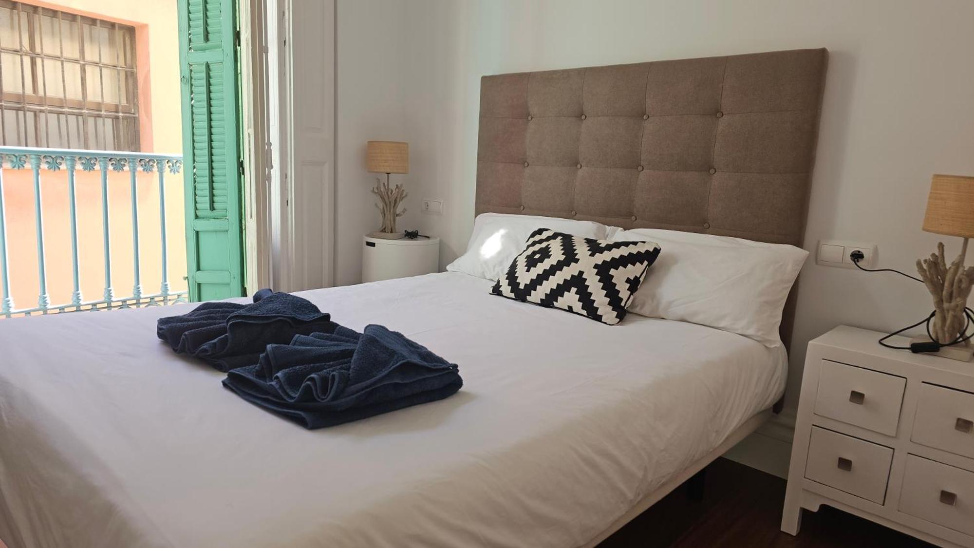 Chic Casa Cathedral At Calle Fresca 2-Bedroom Apartment In Malaga City Center Εξωτερικό φωτογραφία
