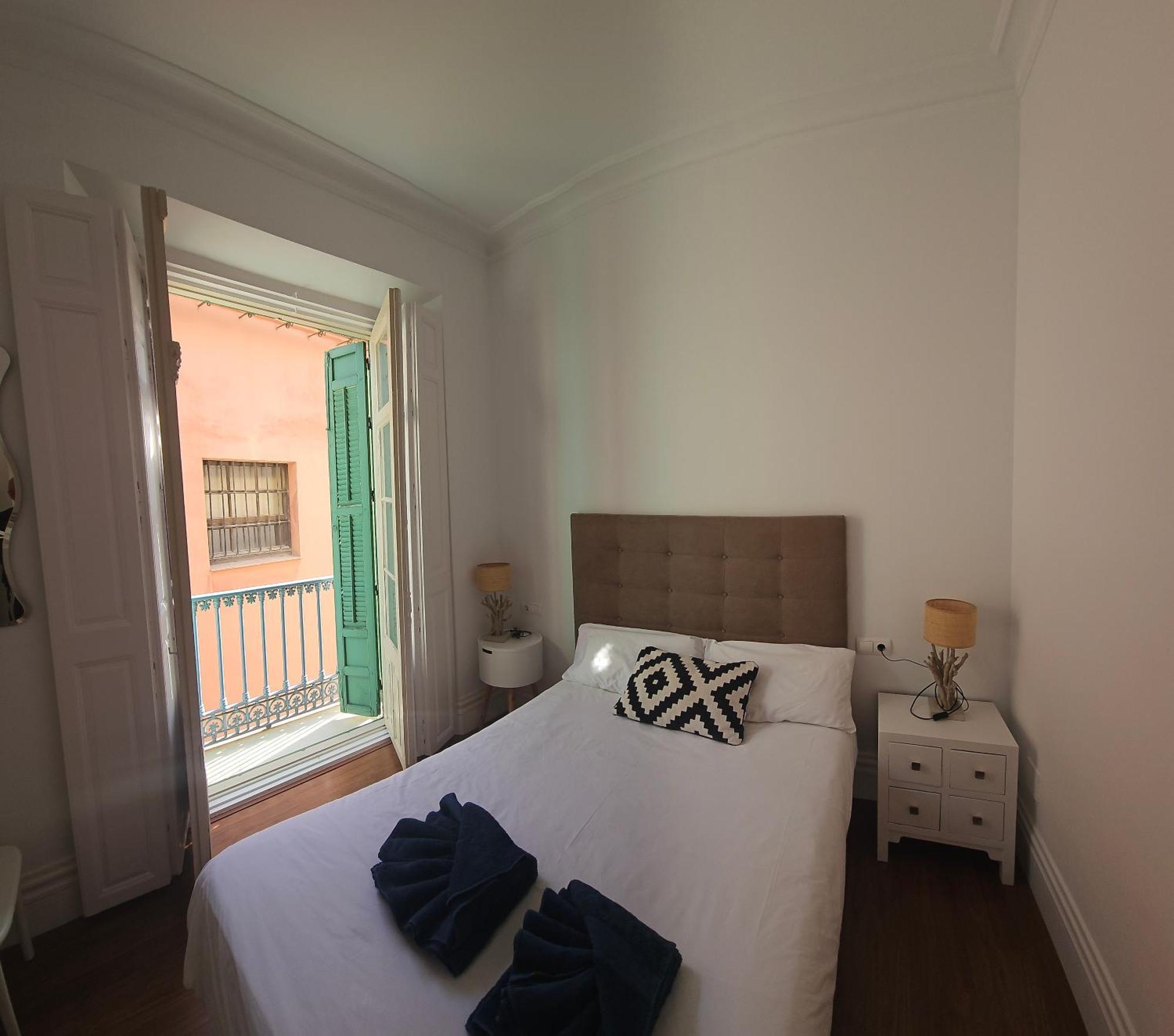 Chic Casa Cathedral At Calle Fresca 2-Bedroom Apartment In Malaga City Center Εξωτερικό φωτογραφία